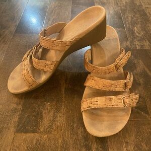 Vionic Orthaheel 381 Dwyn Wedge Sandals Size 7 Tan